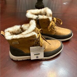 Khombu Women’s Tan and Dark Brown Snow Boots